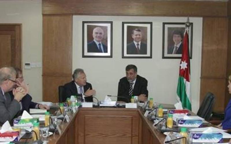 الكلالده: "الديمقراطية هي الحل" 