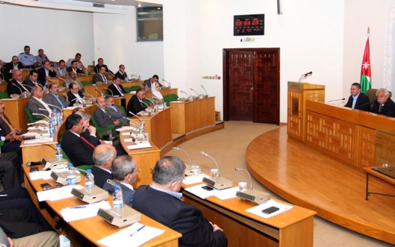 أعضاء بمجلس الأمانة يطالبون بالرد على "إساءة" النواب إثر حادثة "جرش"