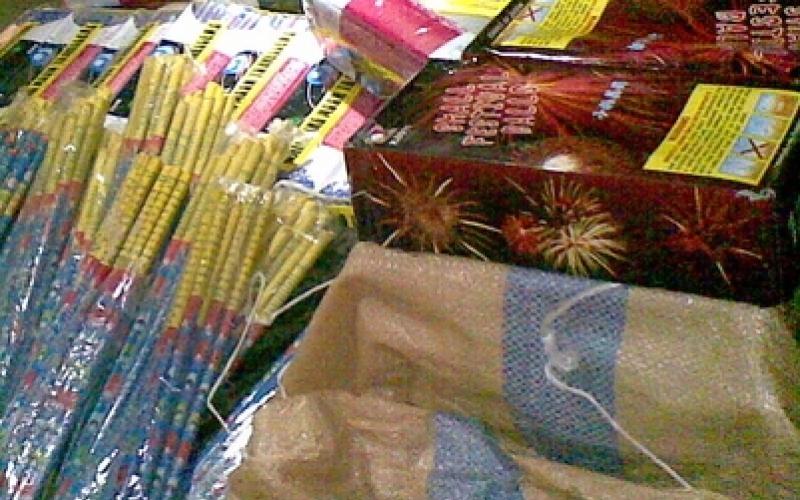 إحباط تهريب ألعاب نارية