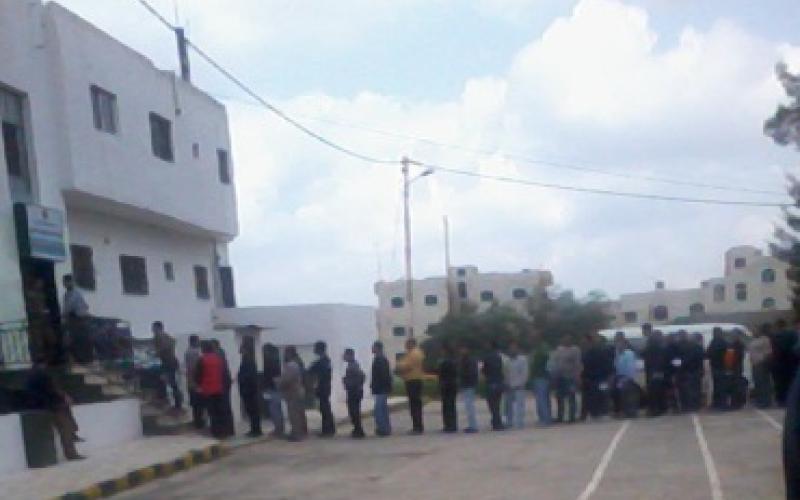 اشتراط تجديد دفتر الخدمة قبل السفر