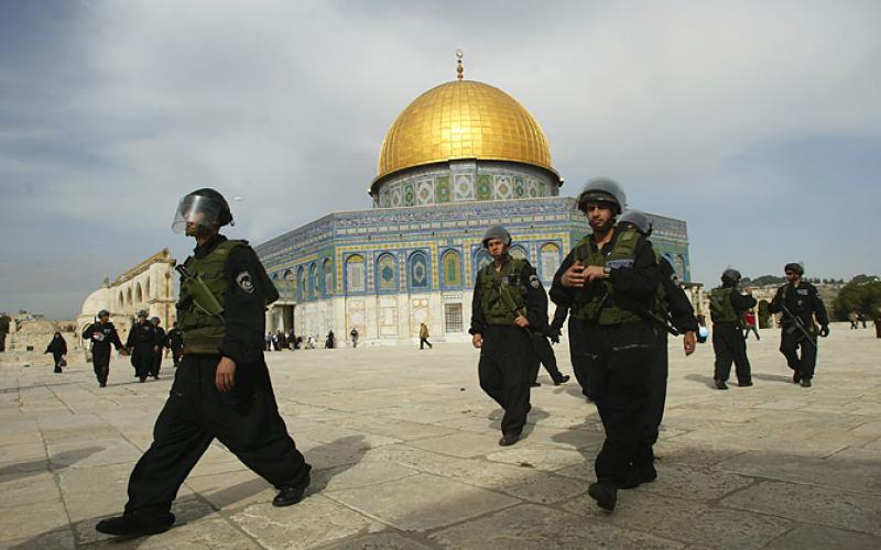 الاحتلال يفرض حصاراً على الاقصى