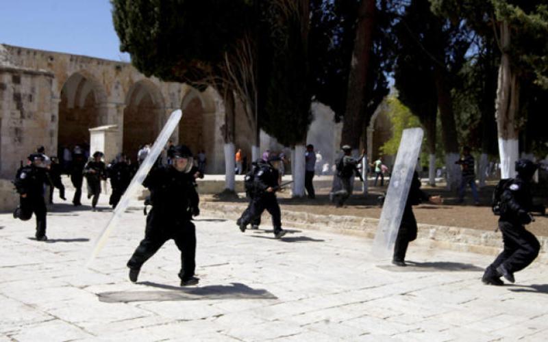 مستوطنون يقتحمون الأقصى بحراسة شرطة الاحتلال
