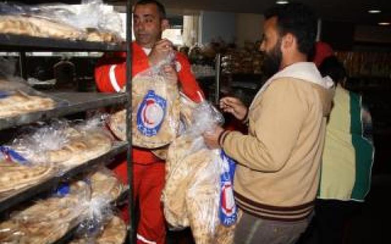 مشروع "الرغيف" لتوزيع الخبز على اللاجئين السوريين