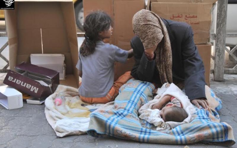 متسولة في احدى شوارع العاصمة عمّان - عدسة : عبدالرحيم العرجان 