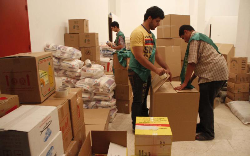 جمعيات تهدر كرامة الفقراء بتصويرهم يتلقون المساعدات