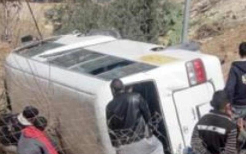 16 إصابة إثر تدهور حافلة بالأغوار الجنوبية