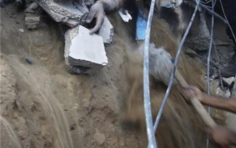 عشرات الشهداء والجرحى في قصف مدرسة بيت حانون