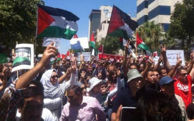 مسيرة تضامنية مع المقاومة الفلسطينية باتجاه الرئاسة