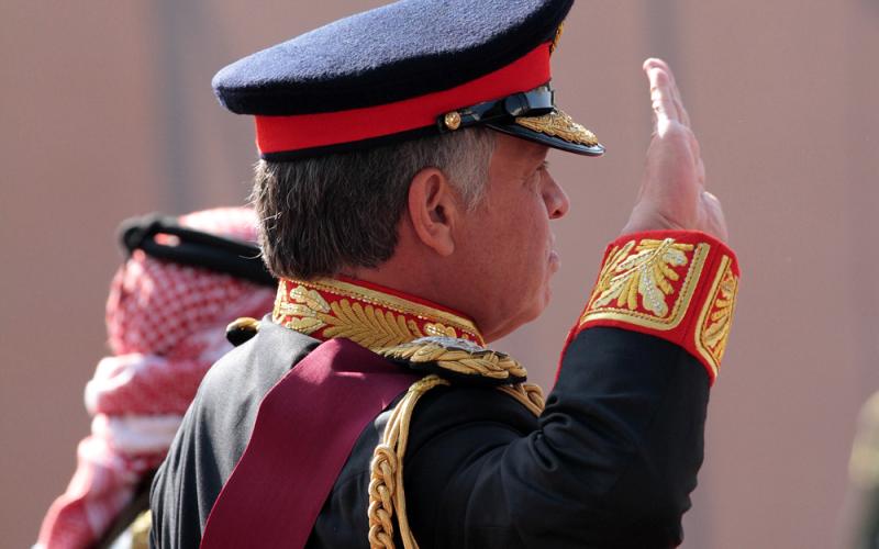 الملك يوجه الحكومة لتفعيل وزارة الدفاع