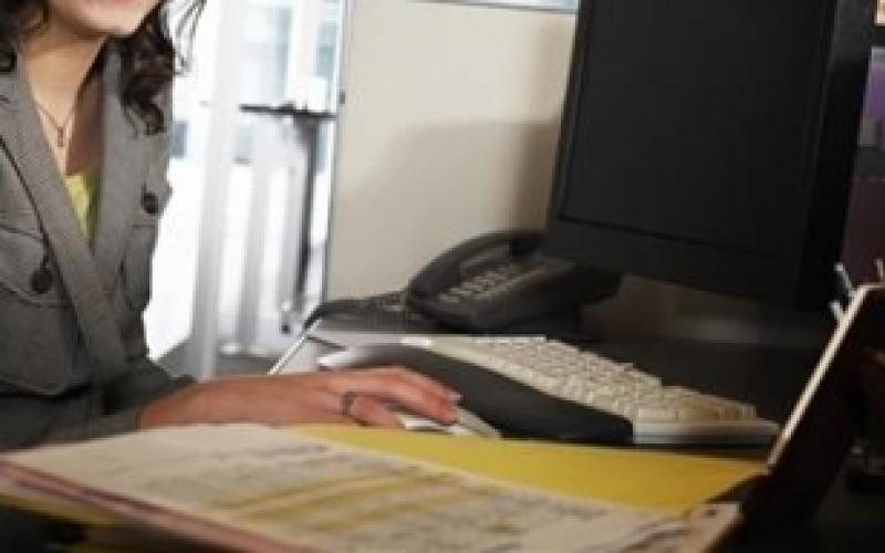 افتقار العاملات بالسكرتاريا للحقوق العمالية في الأغوار