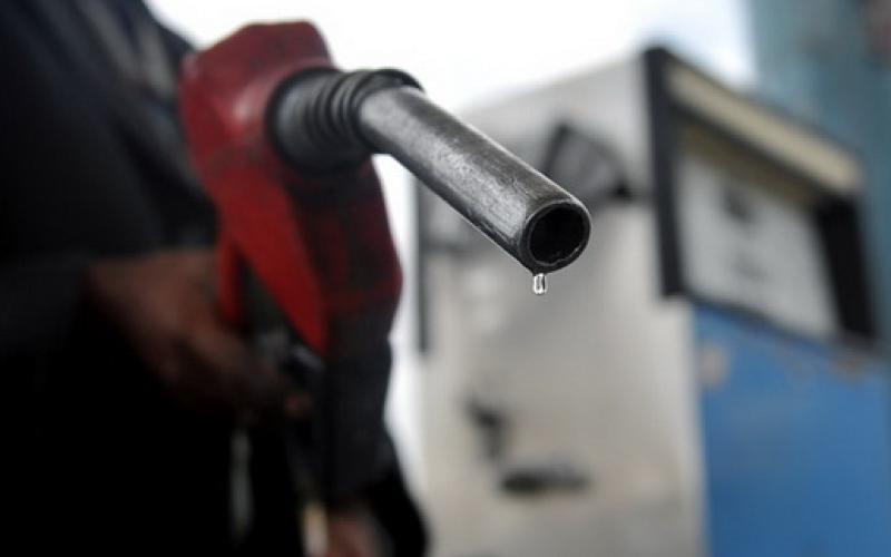 تخفيض سعر لتر البنزين 5 قروش