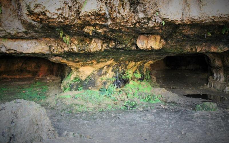 مغارة أثرية في منطقة عراق الأمير 