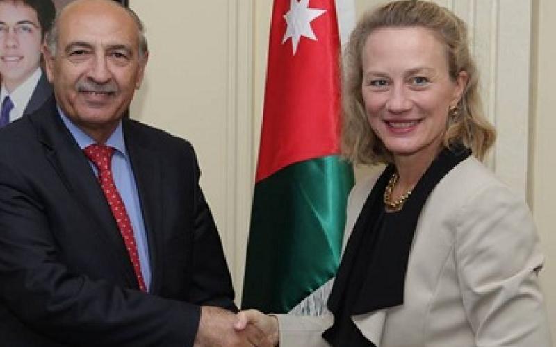 السفيرة الأمريكية تؤكد ضرورة دعم الأردن لمواجهة اللجوء السوري