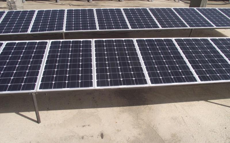 مواطن يستخدم أنظمة الطاقة الشمسية: همّ ارتفاع فاتورة الكهرباء أصبح من الماضي