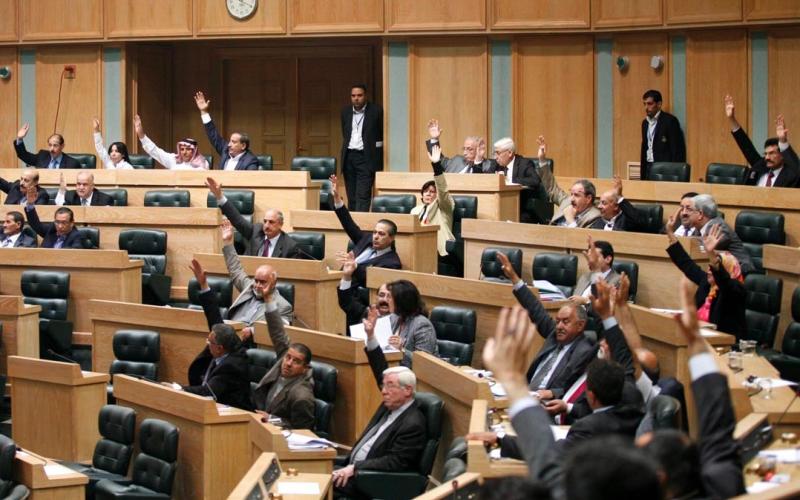 فشل مقترح نيابي بشمول مخصصات الملك بالضريبة