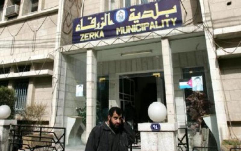 بلدية الزرقاء: اعادة بناء المظلة بين المجمعين خلال اسبوعين