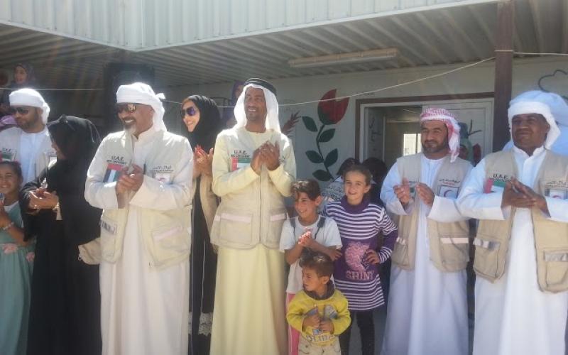 فنانون اماراتيون يشاركون اطفال "مريجيب الفهود" احتفالهم بالعيد
