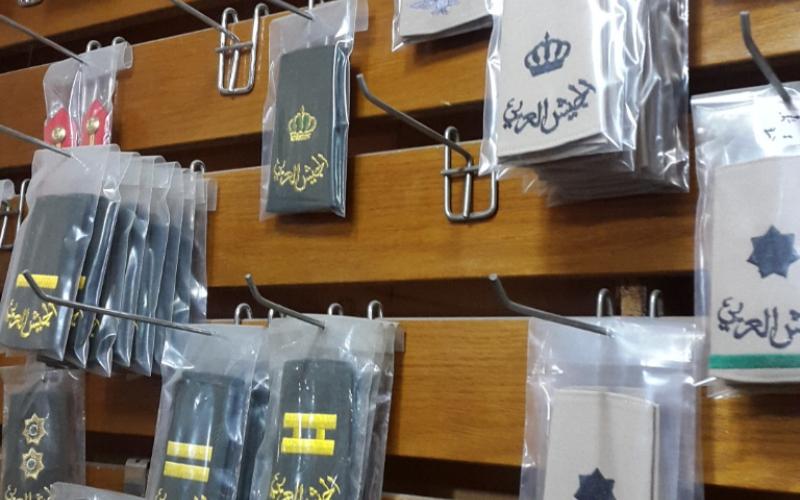 الركود يضرب مهنة "خياط الجيش" في الزرقاء