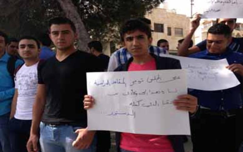 الطلبة العائدون من اليمين يصفون شروط التعليم العالي بالتعجيزية 