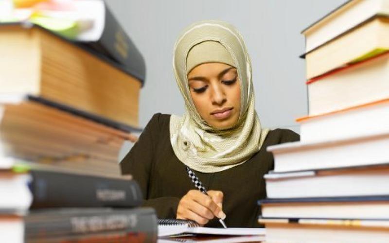 تضامن: دخل الأسر التي ترأسها نساء يشكل نصف دخل التي يرأسها ذكور