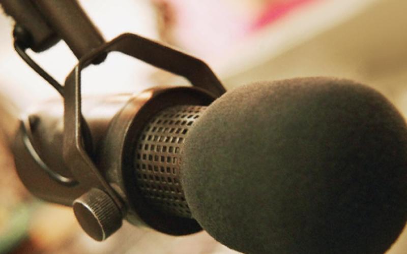 الحكومة توافق على ترخيص اذاعة لبلدية الزرقاء، والمومني يعتبرها "انجازا"