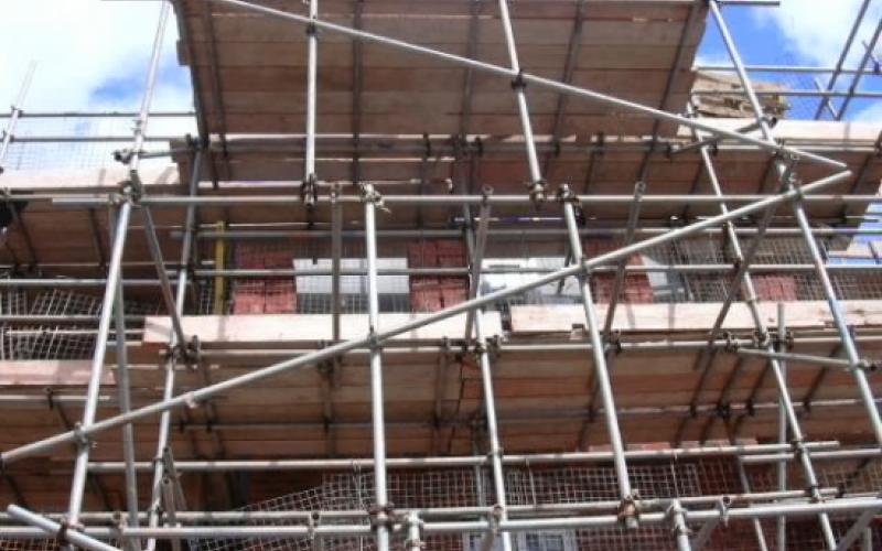 وفاة عامل وافد إثر سقوطه عن عمارة في الزرقاء