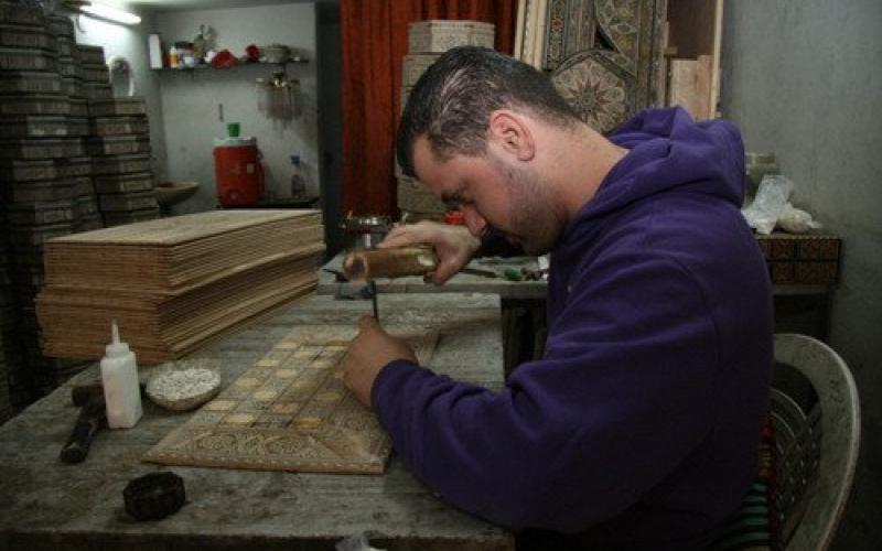 حِرَفٌ نَادِرَةٌ ظلت خلف اللاجئين في أحياء دمشق