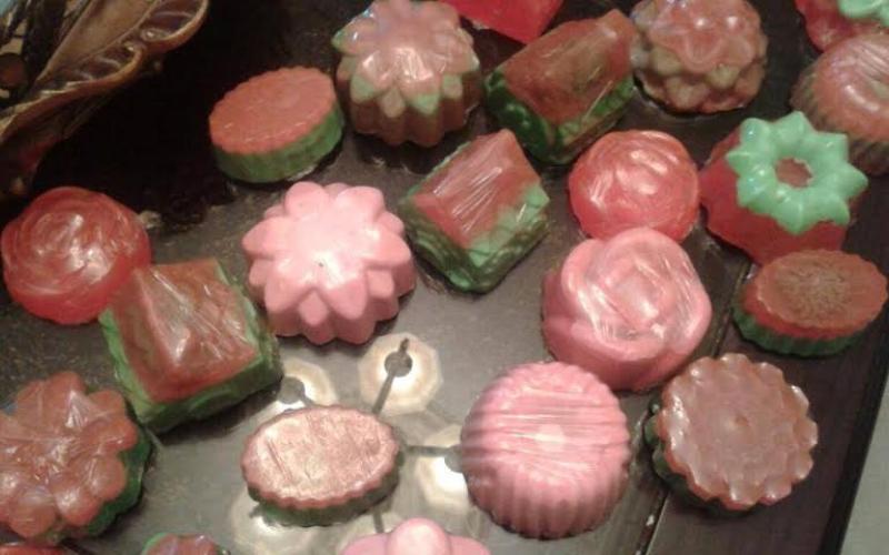  سوريات يحملن على أكتافهن حمل اللجوء