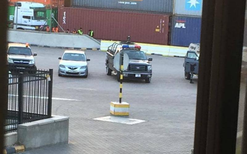 آلية عسكرية في أرض ميناء العقبة - من اللجنة النقابية للعاملين في الحاويات