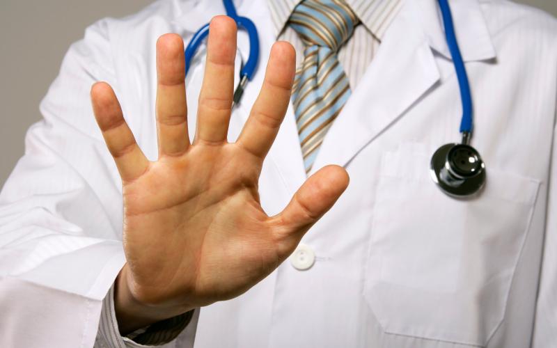 أطباء ينتهكون حق مصابي إيدز بالرعاية الصحية