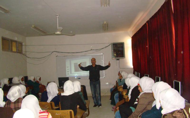 ورشة تثقيفية حول قواعد السلامة العامة في ثانوية الظليل للبنات