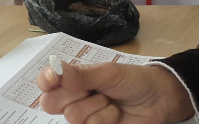 امرأة بالزرقاء تدمن أكل الحجارة منذ عشرين عاما