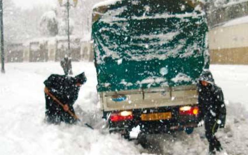 شباب حزبيون يشكلون فرق طوارئ في عمان