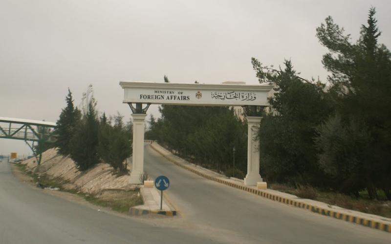 الخارجية توضح أسباب تعيين " النسور" الابن سفيرا