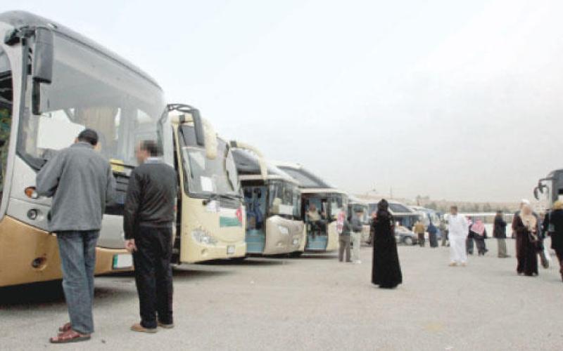 آلاف المعتمرين عالقون على الحدود الأردنية السعودية