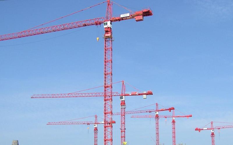 عمان: وفاتان وإصابتان بالغتان بحادث سقوط عن رافعة