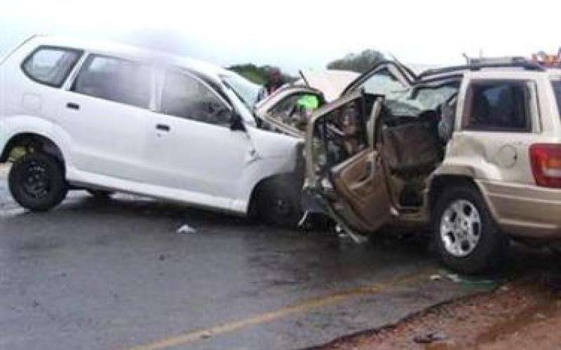 وفاة شخص وإصابة آخريَن إثر تصادم مركبتين بالعقبة