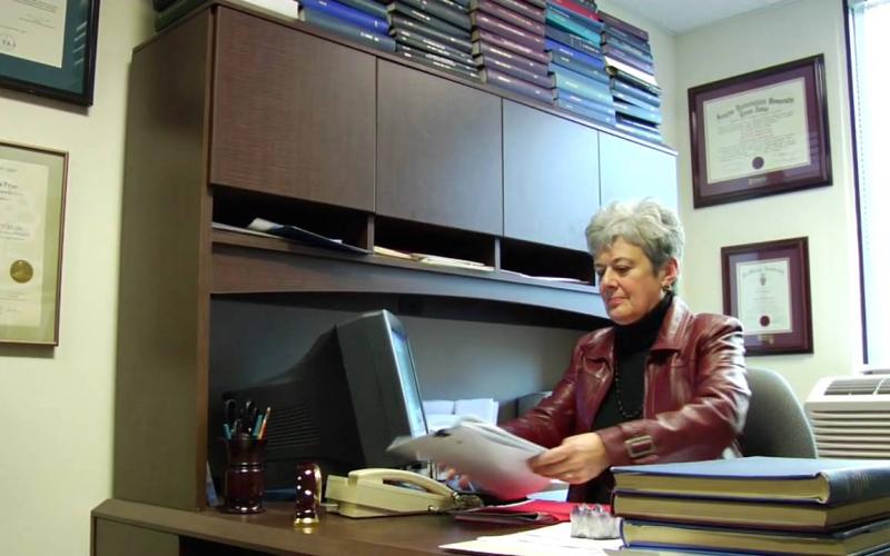 ليندا هتشيون: فلسفة العلاقة بين النسوية وما بعد الحداثة