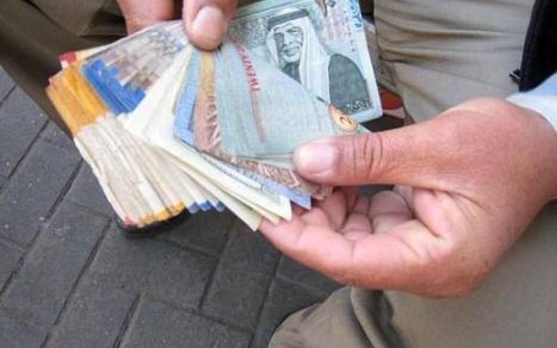 مساعداتٌ من لاجئين في المخيمات لنّازحينَ داخلَ سورية