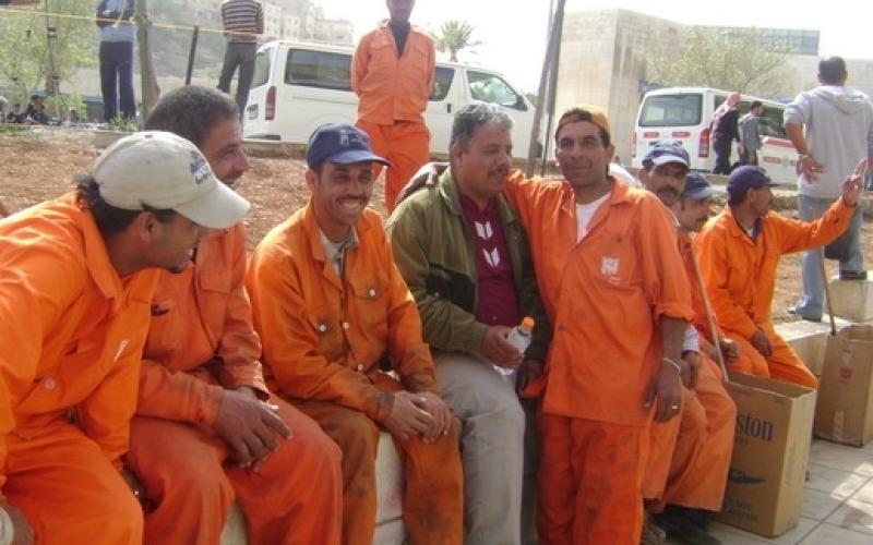 موظفون في الجيزة يضربون لليوم الخامس احتجاجاً على نقلهم