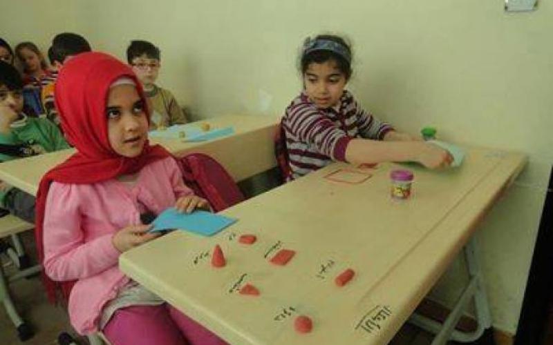 اختلاف المناهج على الطلاب السوريين يؤثر بمستواهم العلمي