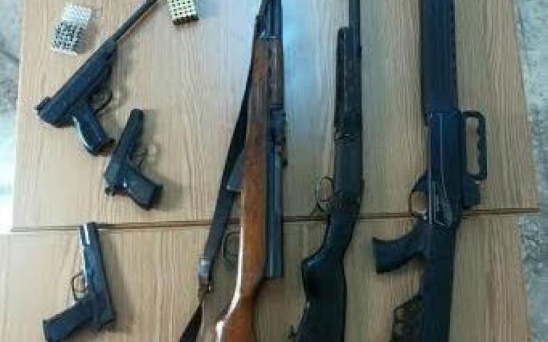 القبض على شخص من جرش بتهمة حيازة وبيع أسلحة