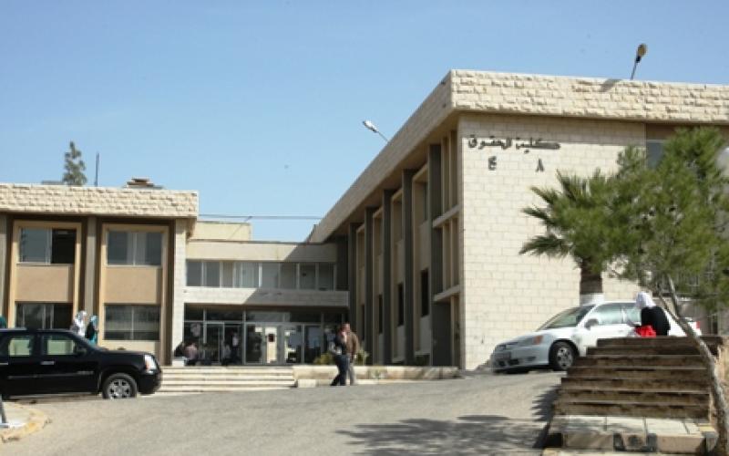 اعتصام لطلبة كلية الحقوق في الأردنية احتجاجاً على فوضى يوم الانتخابات