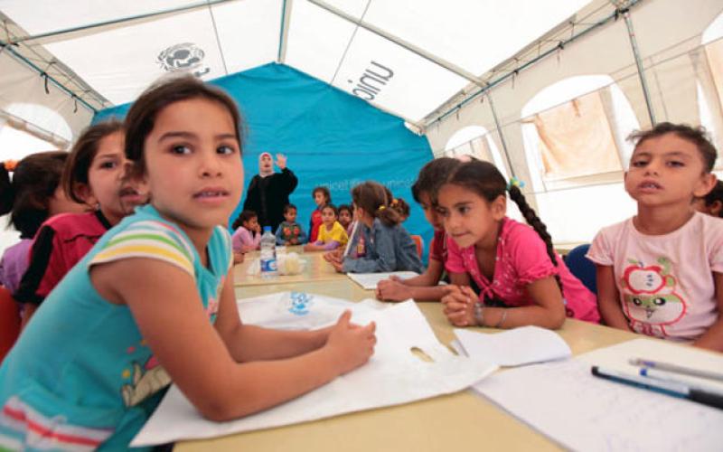 برنامج تعليمية غير نظامية تحد من مشكلة الاكتظاظ الطلابي في المدارس