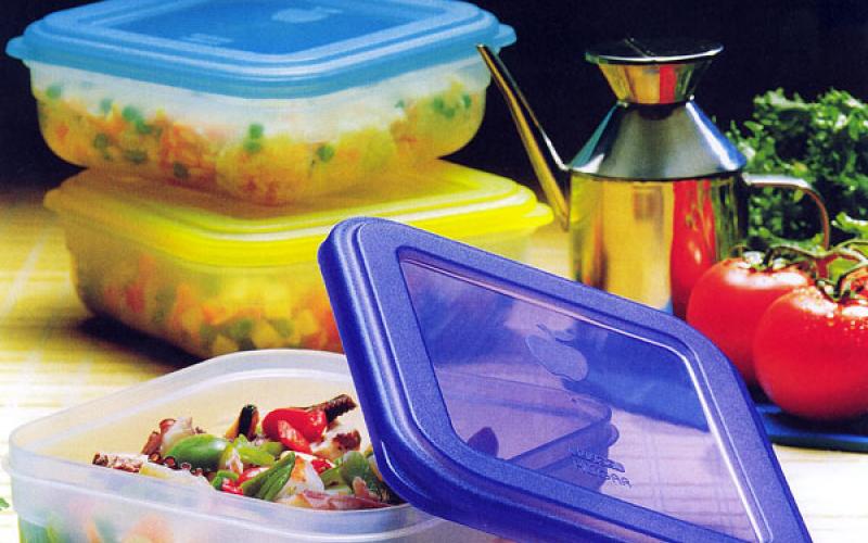 استخدام المواد البلاستيكية.. مخاطر على الصحة والبيئة