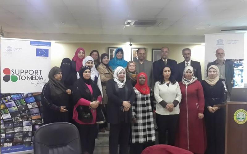 خبير اعلامي: محررات "هنا الزرقاء" تفوقن على امهر صحفيي اليوميات