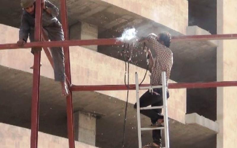 العمال يحتفلون بيومهم: بغياب السلامة المهنية