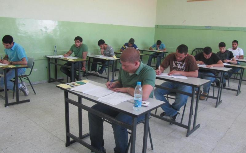 توزيع بطاقات الجلوس لصيفية التوجيهي