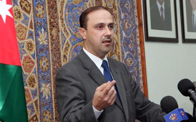 المومني: الحكومة لن ترفع أسعار الخبز.. والبحث عن آلية للدعم