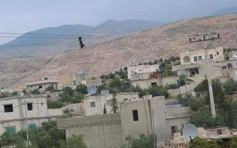 وفاة طفلين وإصابة آخرين بانفجار قنبلة بالأغوار الشمالية